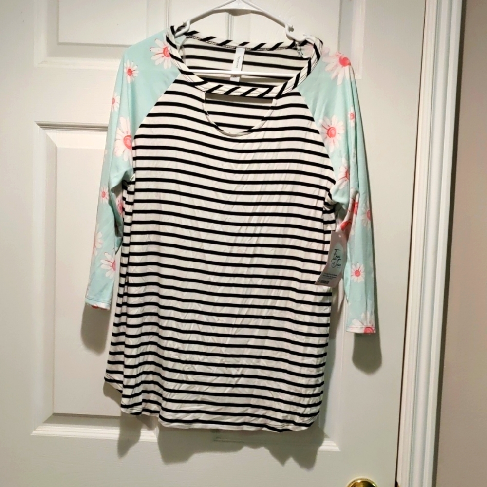 Adorable stripe and flower top by Honeyme